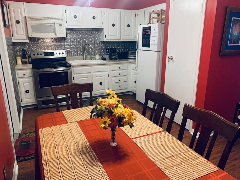 אתנס Family Friendly Downtown Home - Private Yard & Grill - Location, Location, Location! מראה חיצוני תמונה