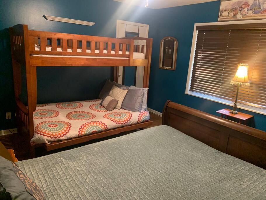 אתנס Family Friendly Downtown Home - Private Yard & Grill - Location, Location, Location! מראה חיצוני תמונה
